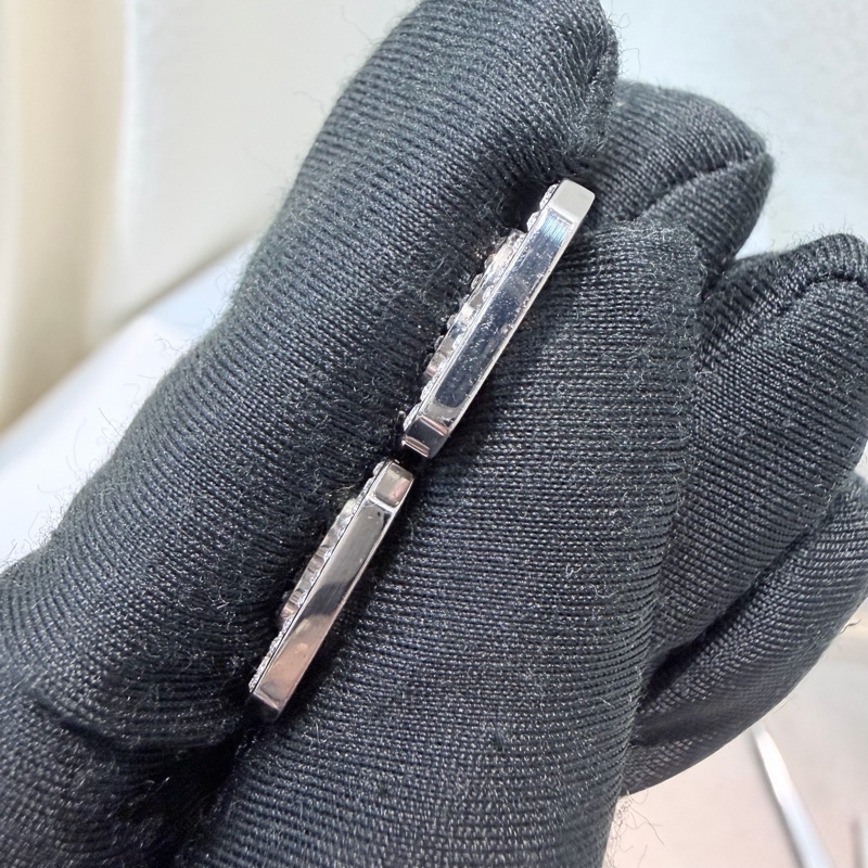 Chanel B17 銀色方形CC水鑽耳環 XB854-6