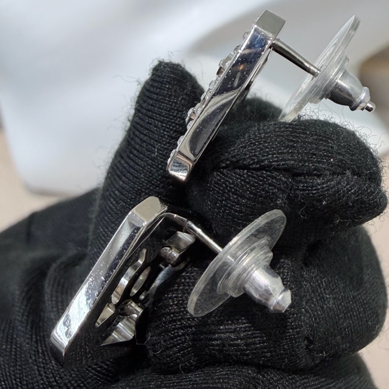 Chanel B17 銀色方形CC水鑽耳環 XB854-11