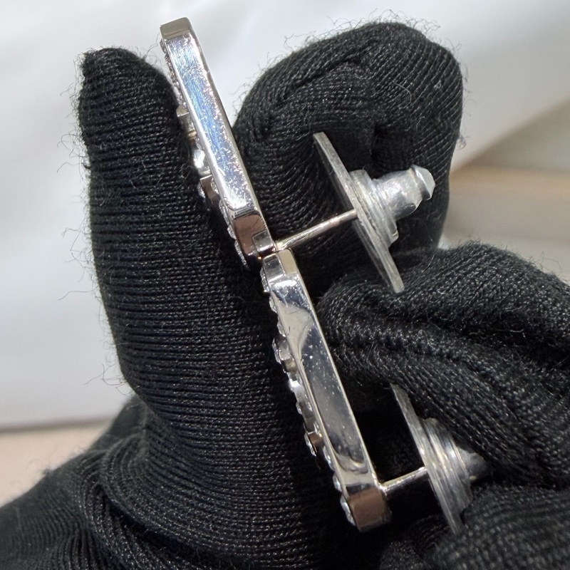 Chanel B17 銀色方形CC水鑽耳環 XB854-13