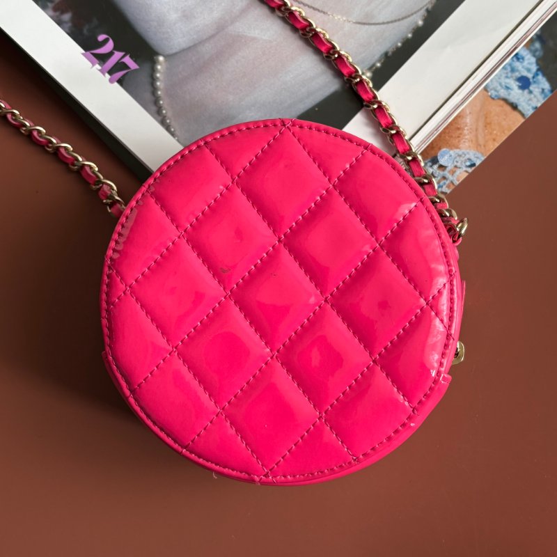 ::CHANEL:: 粉色菱格紋亮面漆皮銀雙C MINI圓餅包-1