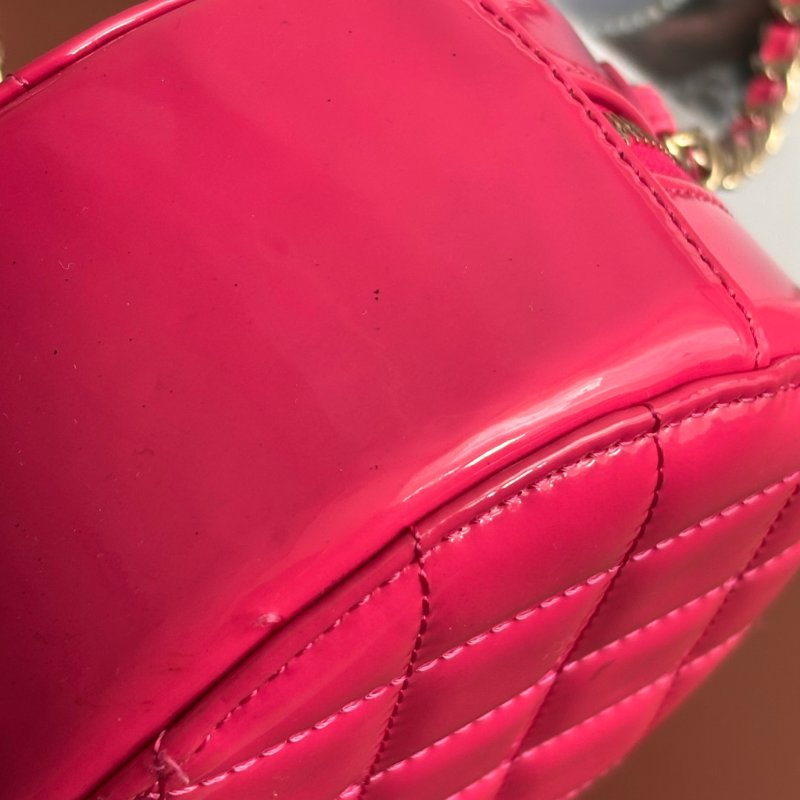 ::CHANEL:: 粉色菱格紋亮面漆皮銀雙C MINI圓餅包-8