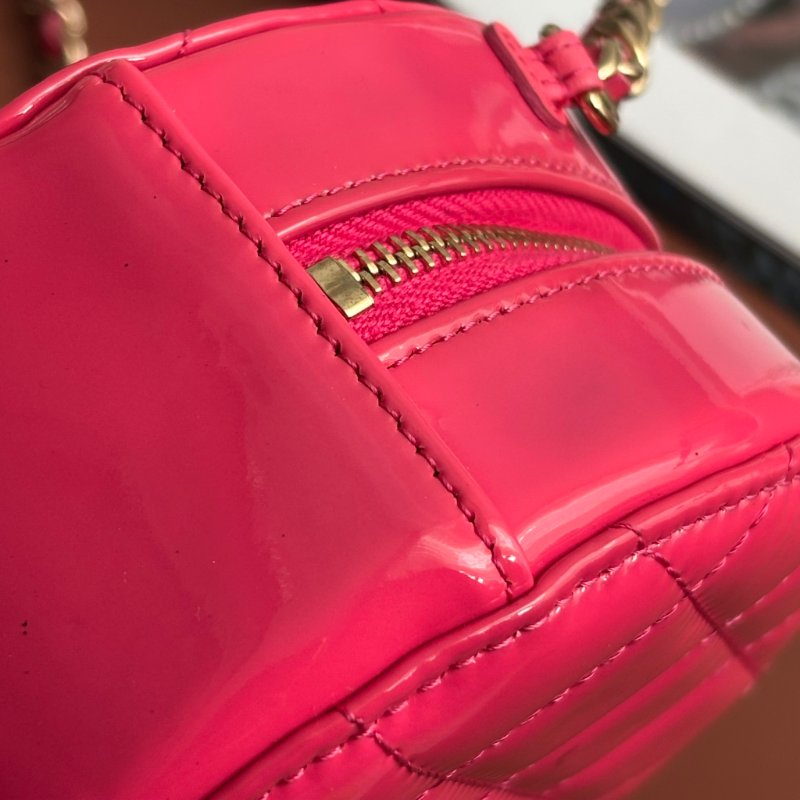 ::CHANEL:: 粉色菱格紋亮面漆皮銀雙C MINI圓餅包-9