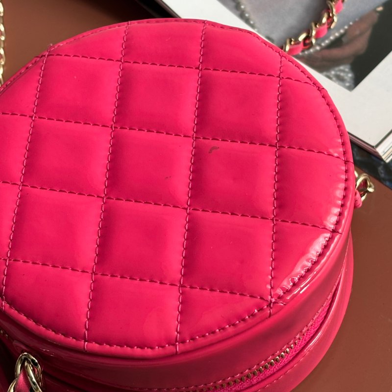 ::CHANEL:: 粉色菱格紋亮面漆皮銀雙C MINI圓餅包-14