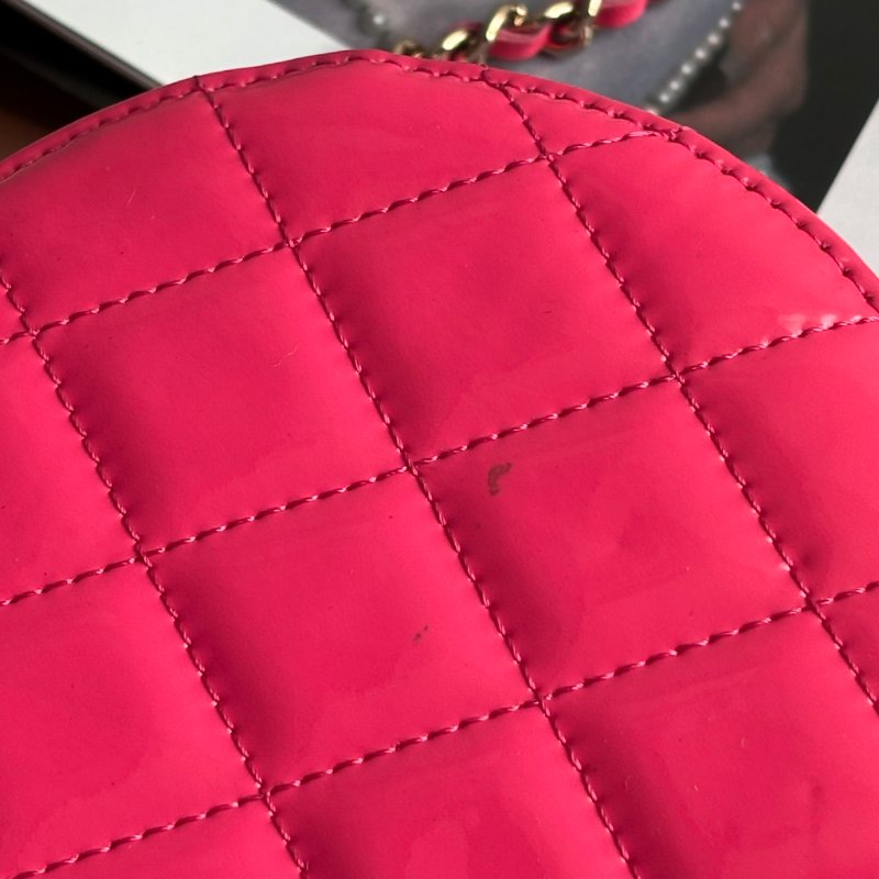 ::CHANEL:: 粉色菱格紋亮面漆皮銀雙C MINI圓餅包-17