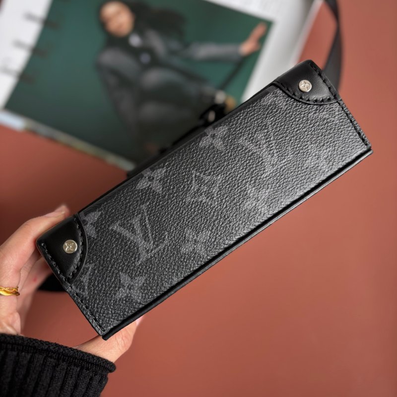 ::LOUIS VUITTON:: LV M81783 Steamer黑花紋黑鍊條吸釦方型隨身錢包 斜背包-3