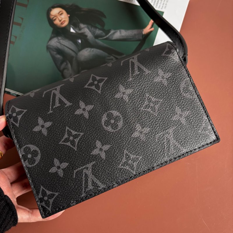 ::LOUIS VUITTON:: LV M81783 Steamer黑花紋黑鍊條吸釦方型隨身錢包 斜背包-4