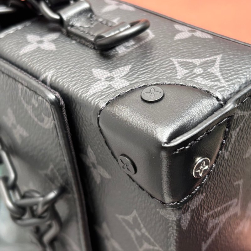 ::LOUIS VUITTON:: LV M81783 Steamer黑花紋黑鍊條吸釦方型隨身錢包 斜背包-7