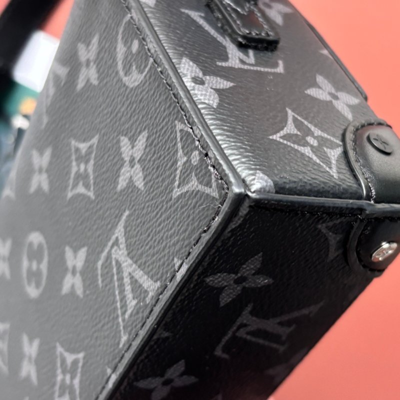 ::LOUIS VUITTON:: LV M81783 Steamer黑花紋黑鍊條吸釦方型隨身錢包 斜背包-11