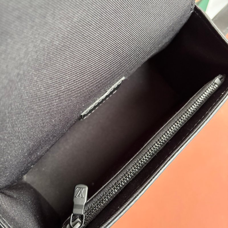 ::LOUIS VUITTON:: LV M81783 Steamer黑花紋黑鍊條吸釦方型隨身錢包 斜背包-19