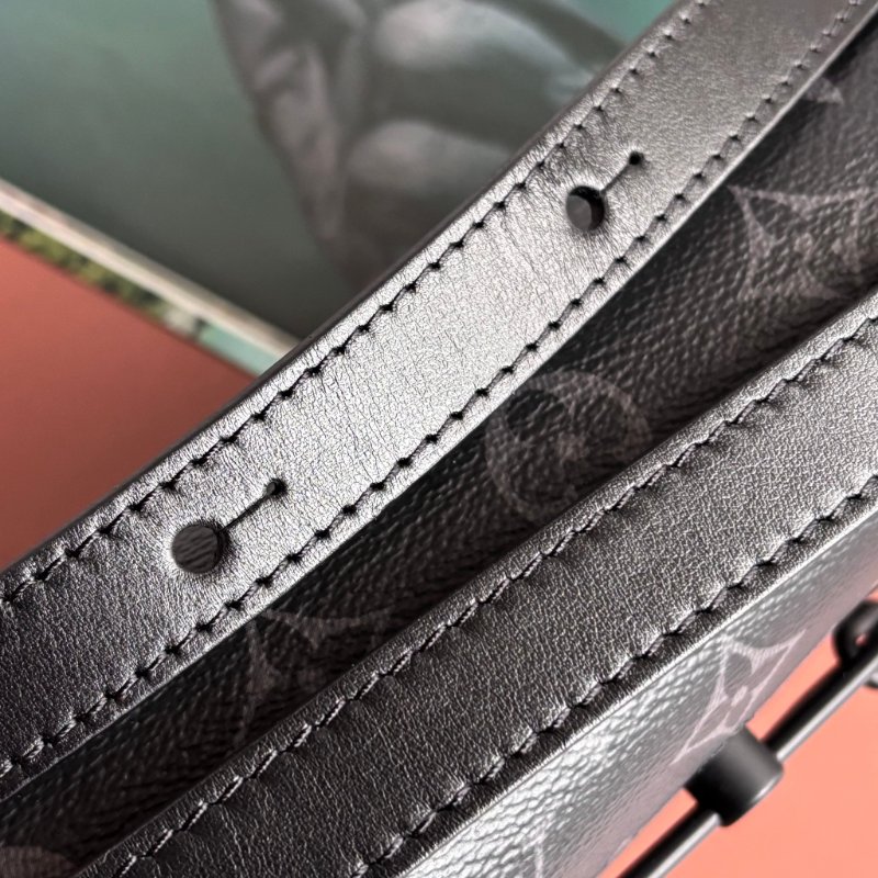 ::LOUIS VUITTON:: LV M81783 Steamer黑花紋黑鍊條吸釦方型隨身錢包 斜背包-29