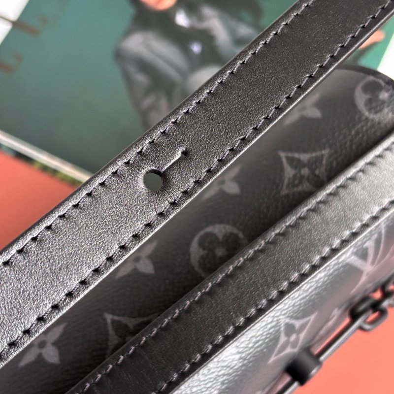 ::LOUIS VUITTON:: LV M81783 Steamer黑花紋黑鍊條吸釦方型隨身錢包 斜背包-31