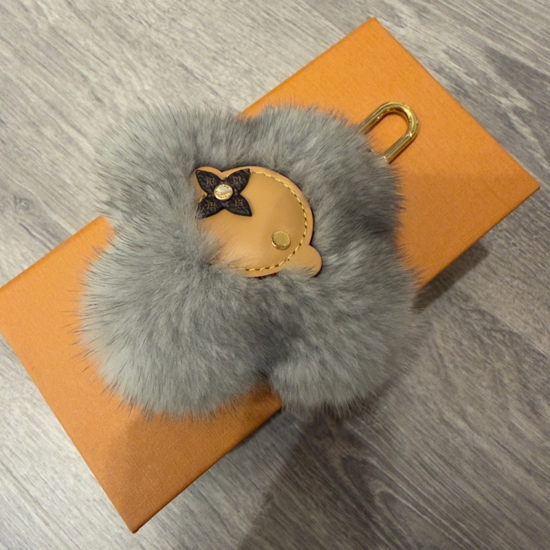 LOUIS VUITTON Vivienne Fur 手袋吊飾及鑰匙圈 灰色-1