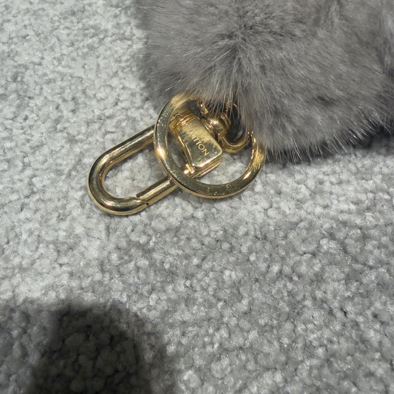 LOUIS VUITTON Vivienne Fur 手袋吊飾及鑰匙圈 灰色-12