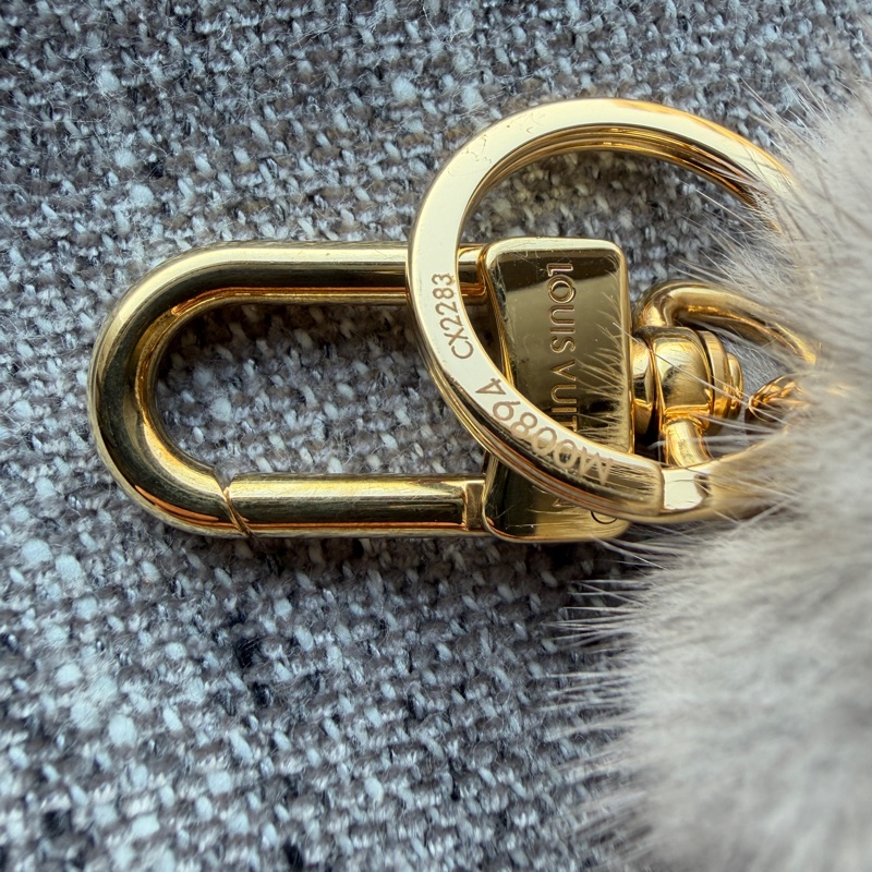 LOUIS VUITTON Vivienne Fur 手袋吊飾及鑰匙圈 灰色-13