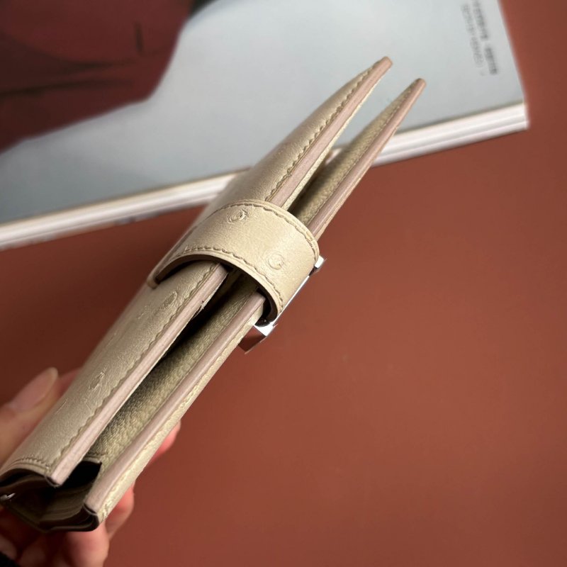 購入閒置 ::HERMES:: K刻 Bearn Compact米白色鴕鳥皮銀釦短夾-6