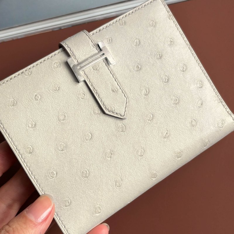 購入閒置 ::HERMES:: K刻 Bearn Compact米白色鴕鳥皮銀釦短夾-8
