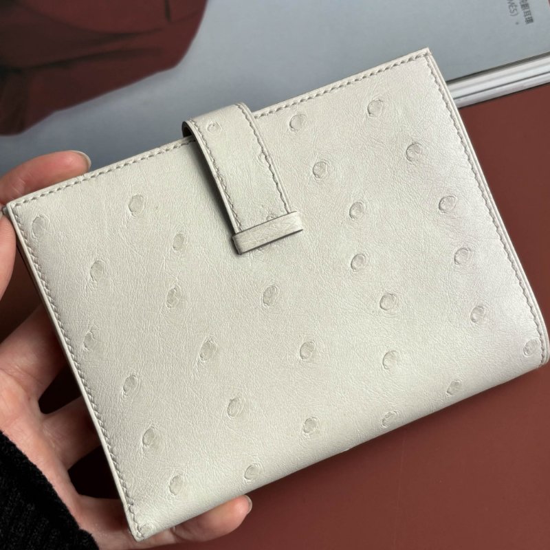 購入閒置 ::HERMES:: K刻 Bearn Compact米白色鴕鳥皮銀釦短夾-9