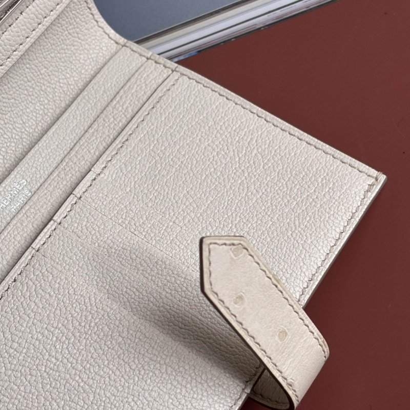 購入閒置 ::HERMES:: K刻 Bearn Compact米白色鴕鳥皮銀釦短夾-14