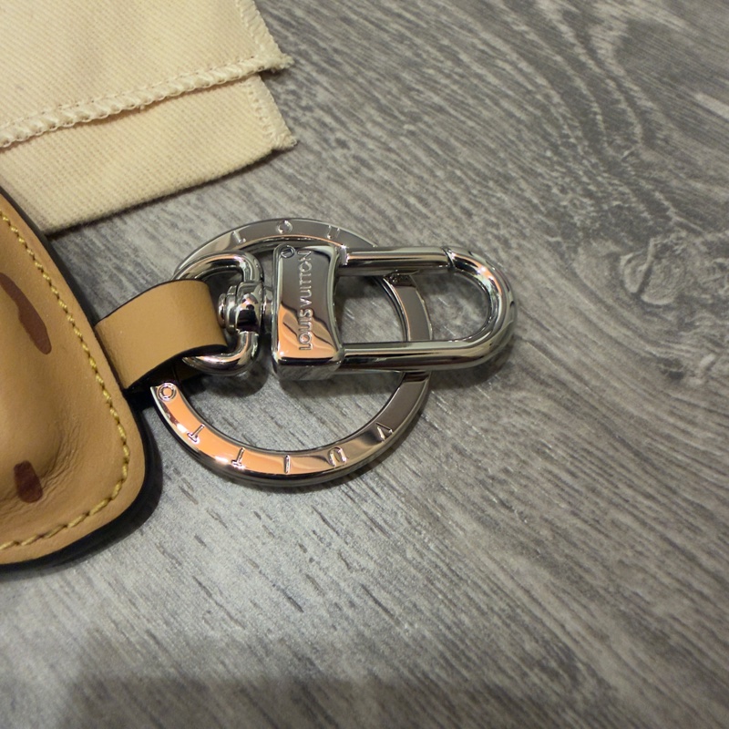 LOUIS VUITTON Monogram Pizza Bag Charm / Key Holder（Monogram 披薩包飾/鑰匙圈）-1