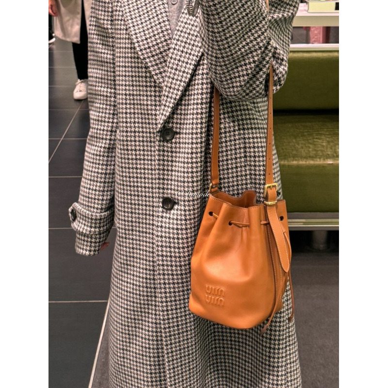 MIU MIU 皮革水桶包 干邑色 5BE090 2CRM F0046-1