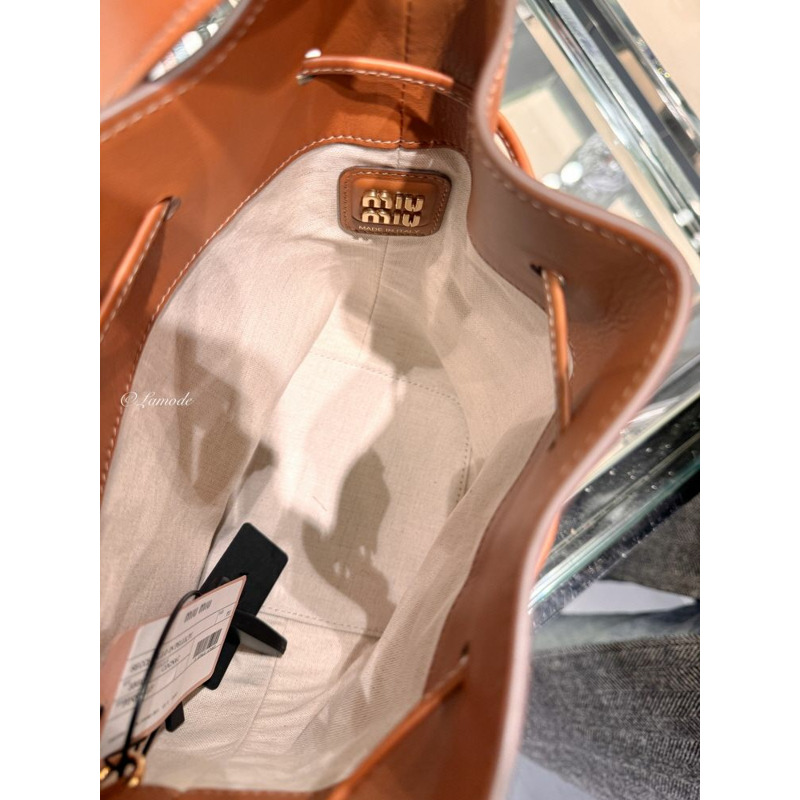 MIU MIU 皮革水桶包 干邑色 5BE090 2CRM F0046-2