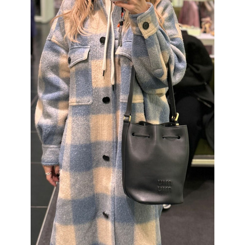 MIU MIU 黑色皮革水桶包 5BE090 2CRM F0002