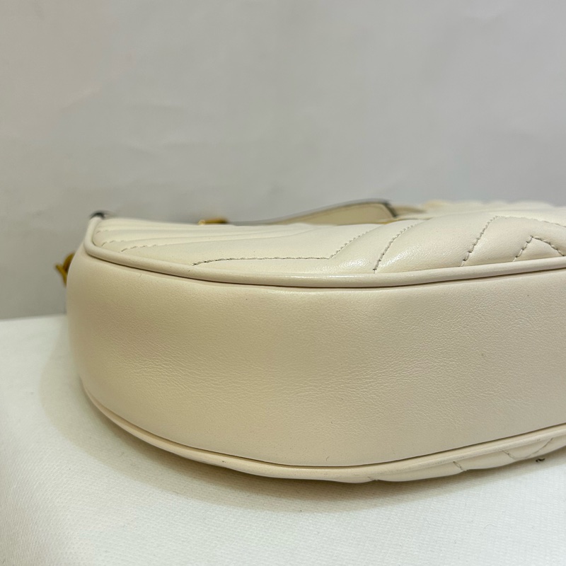 GUCCI白牛皮金釦marmont圓弧手提包-5