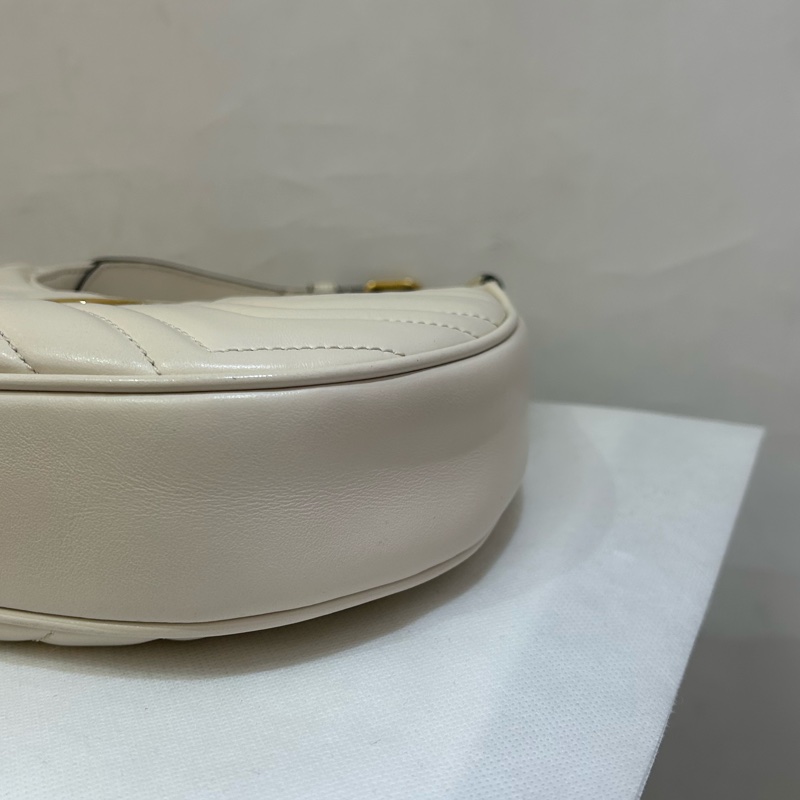 GUCCI白牛皮金釦marmont圓弧手提包-6