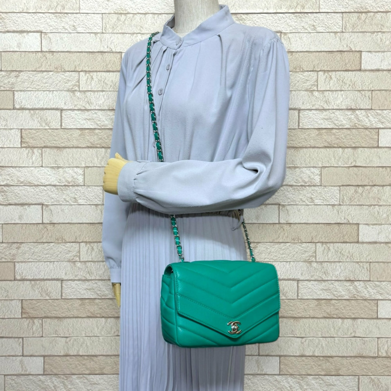 香奈兒V形縫線肩背包，皮革，綠色，女士，二手香奈兒鏈條-1