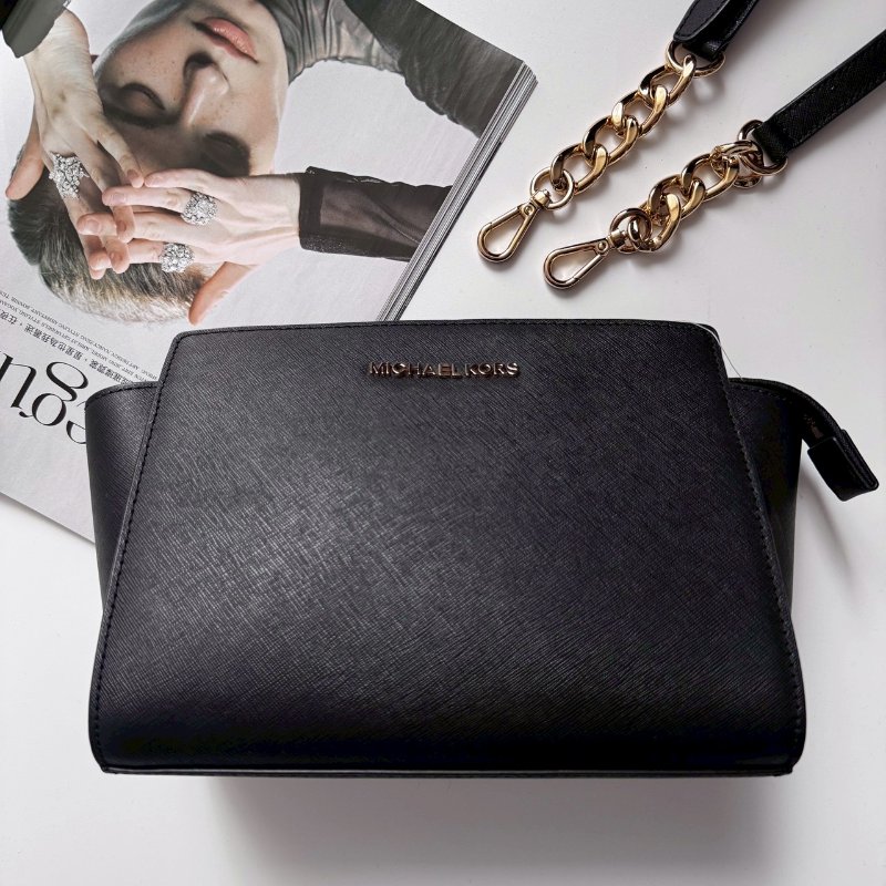 MK 黑色防刮皮革蝙蝠斜背包-0