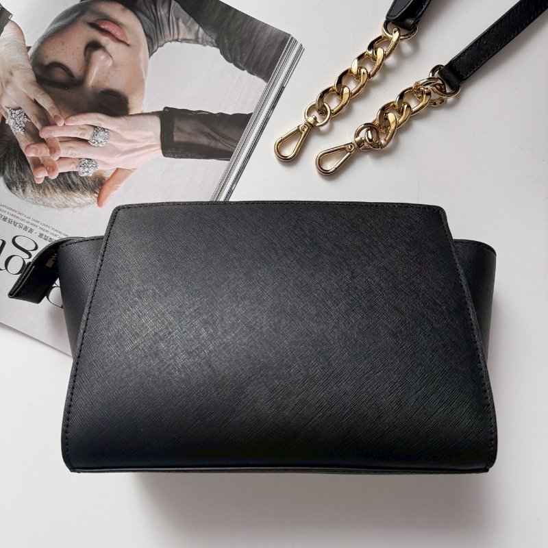 MK 黑色防刮皮革蝙蝠斜背包-1