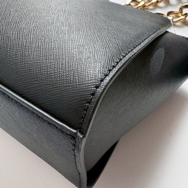 MK 黑色防刮皮革蝙蝠斜背包-3