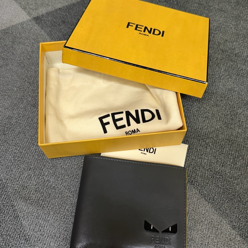 Fendi 怪獸眼睛貼花皮革雙折短夾-0