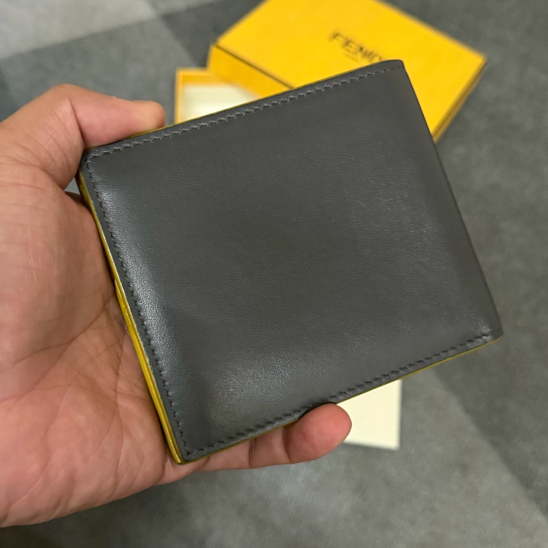 Fendi 怪獸眼睛貼花皮革雙折短夾-2