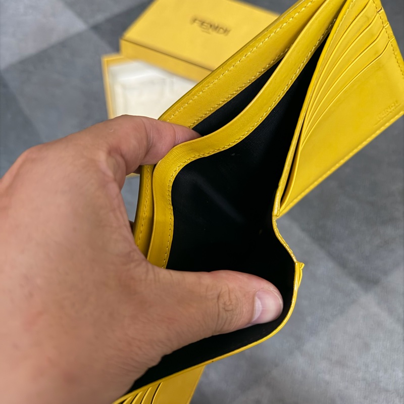 Fendi 怪獸眼睛貼花皮革雙折短夾-8