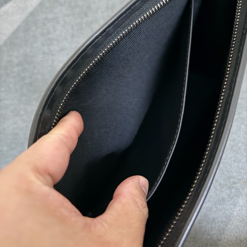 Lv 黑老花手拿包 （M61692）-8