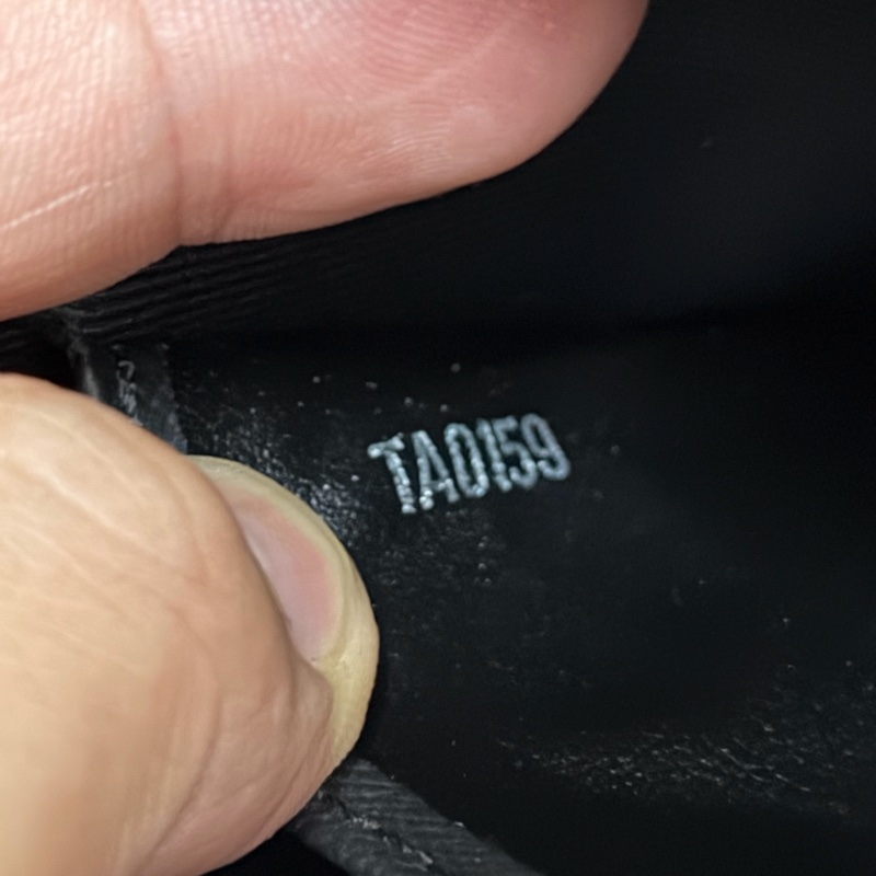 Lv 黑老花手拿包 （M61692）-10