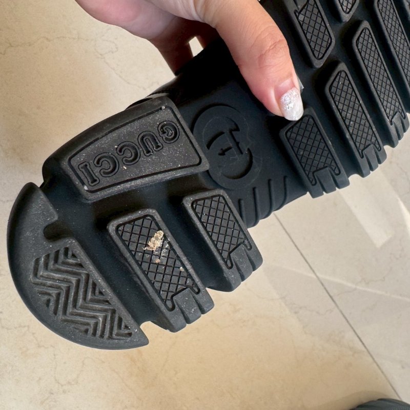 Gucci 黑色金雙G小鑽質感低筒靴-5