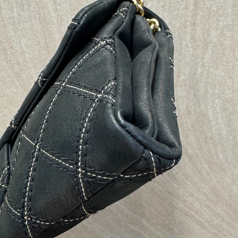 🖤香奈兒絕版CHANEL黑金牛皮粗縫線三層肩背包/A92174-10