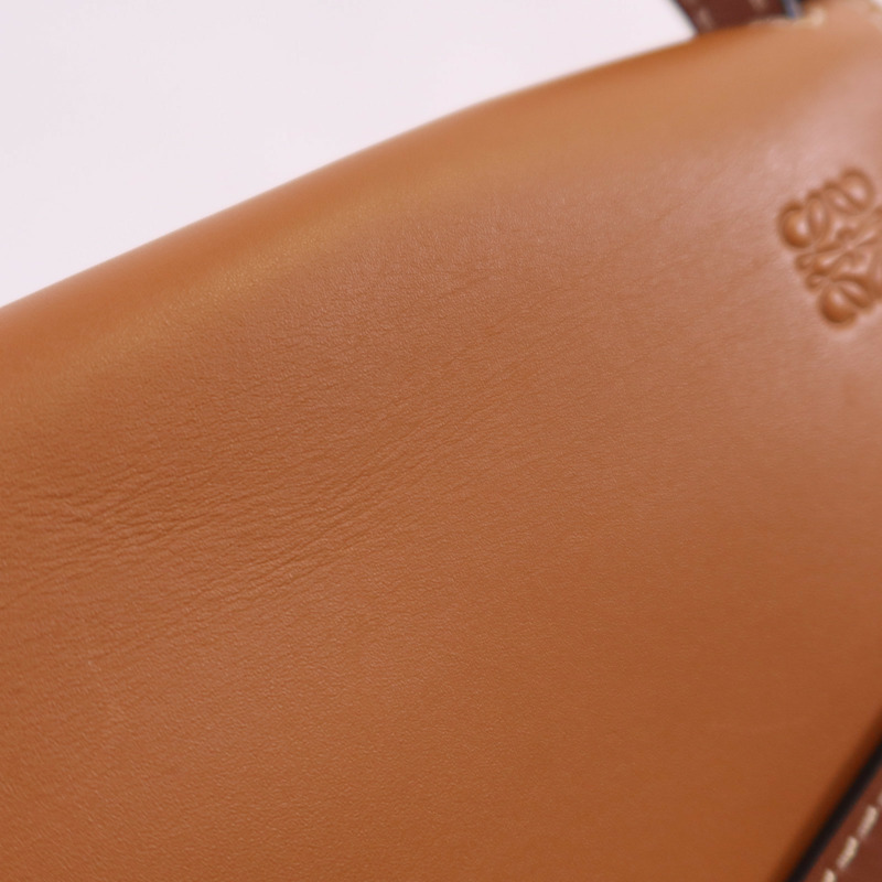 LOEWE 牛皮皮革Gate Small Bag金扣肩背袋-10