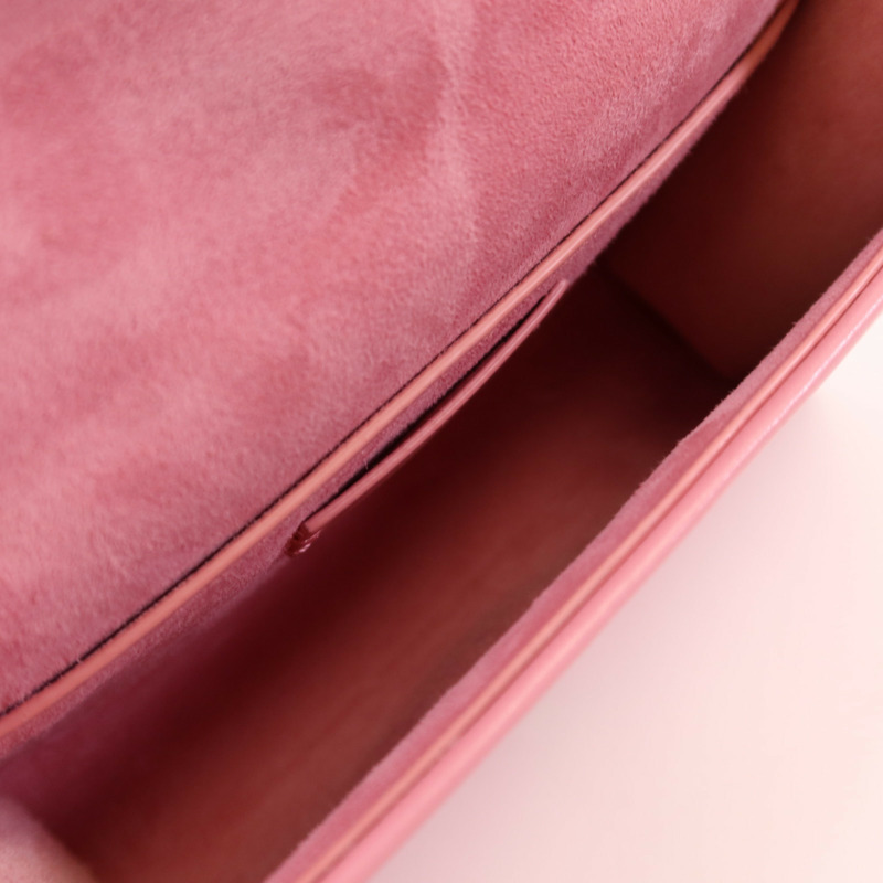 Valentino 牛皮皮革V Logo Type Crossbody金扣肩背袋-14