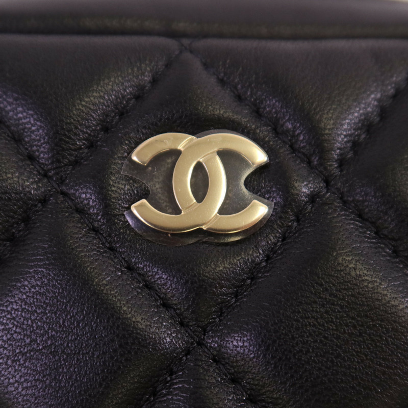 CHANEL 羊皮皮革Pouch金扣手拿包-10