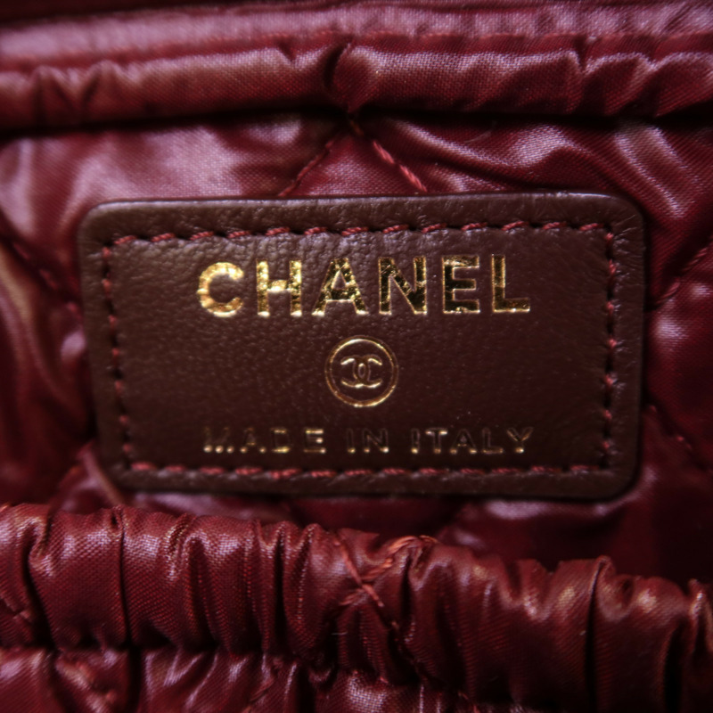 CHANEL 羊皮皮革Pouch金扣手拿包-12
