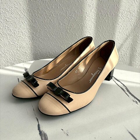 Salvatore Ferragamo 米白拼黑色蝴蝶結低跟鞋