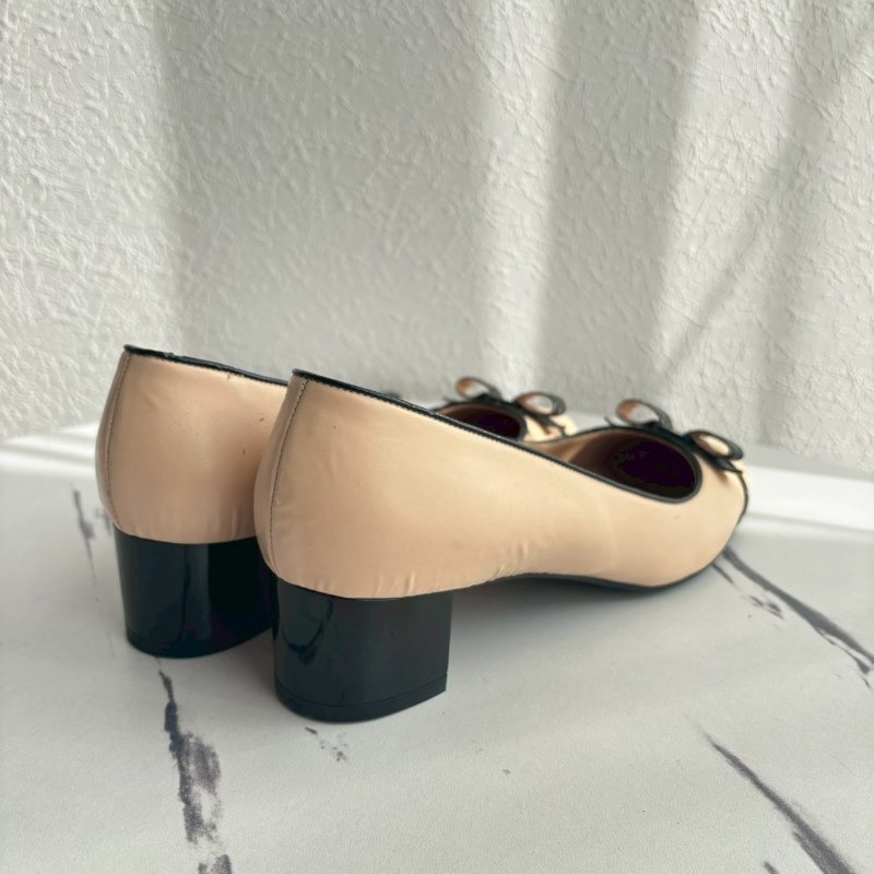 Salvatore Ferragamo 米白拼黑色蝴蝶結低跟鞋-1