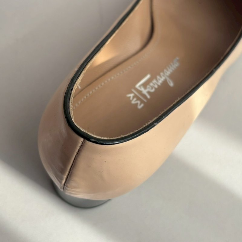 Salvatore Ferragamo 米白拼黑色蝴蝶結低跟鞋-4