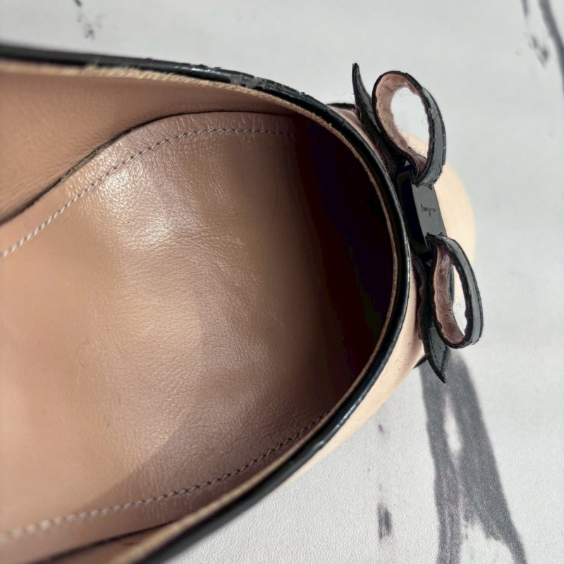 Salvatore Ferragamo 米白拼黑色蝴蝶結低跟鞋-7