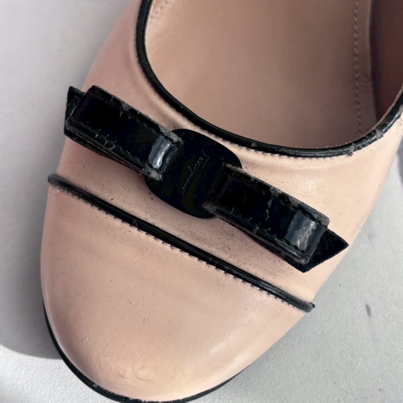 Salvatore Ferragamo 米白拼黑色蝴蝶結低跟鞋-18