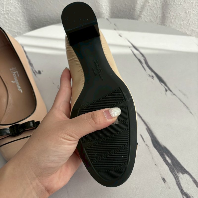 Salvatore Ferragamo 米白拼黑色蝴蝶結低跟鞋-22