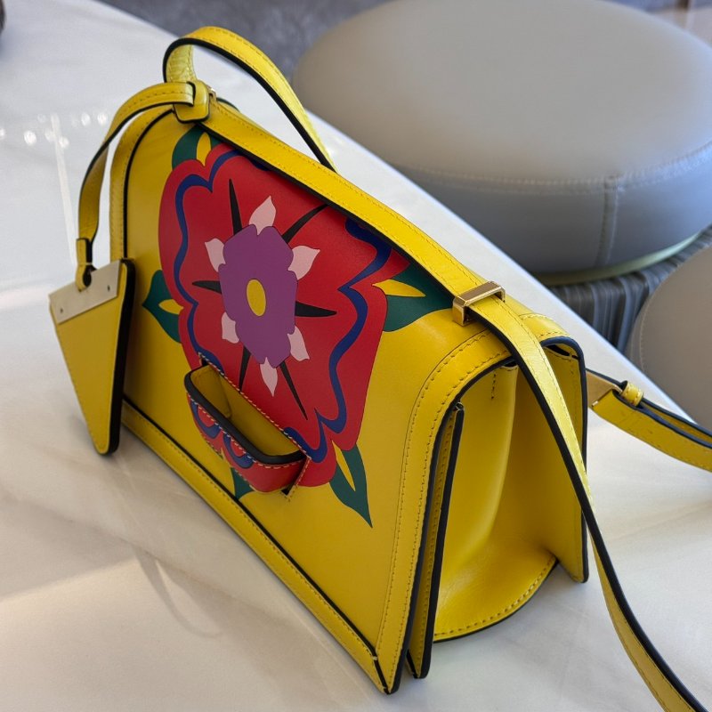 *SHIHNA名牌精品* Loewe Barcelona 巴塞隆納花卉系列 黃色小牛皮肩背包-2